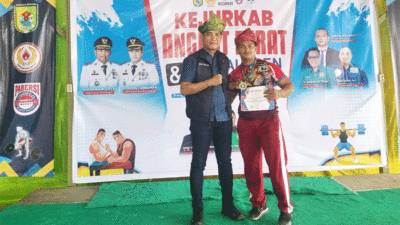 M. Fahri Syahputra, seorang pelajar dan anak yatim piatu asal Tanjung Beringin meraih juara pertama Kejurkab Angkat Berat di Pantai Ingah, Kecamatan Pantai Cermin, Sumatera Utara, Minggu (13/7/2025).