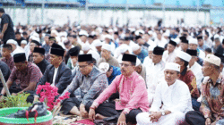 Sudah Lama Hujan Tak Turun, Warga Salat Minta Hujan di Lapangan Merdeka Solok