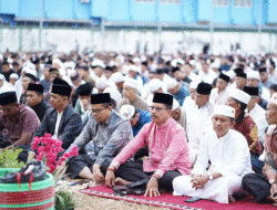 Sudah Lama Hujan Tak Turun, Warga Salat Minta Hujan di Lapangan Merdeka Solok