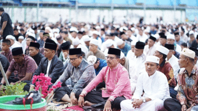 Masyarakat dan jajaran Pemerintah Kota Solok ikuti Salat Ististqa’ atau salat minta hujan, Kamis (10/7/2025) di Lapangan Merdeka.
