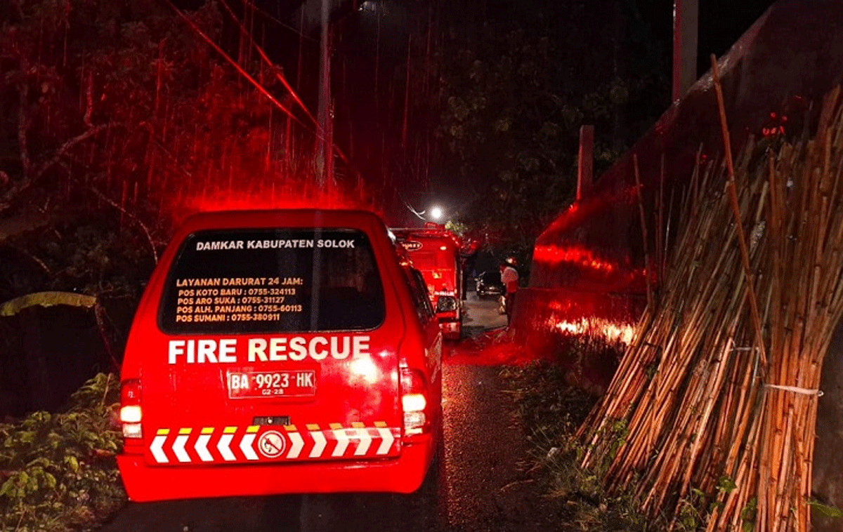Armada yang dikirim ke lokasi untuk memadamkan api. (ist)
