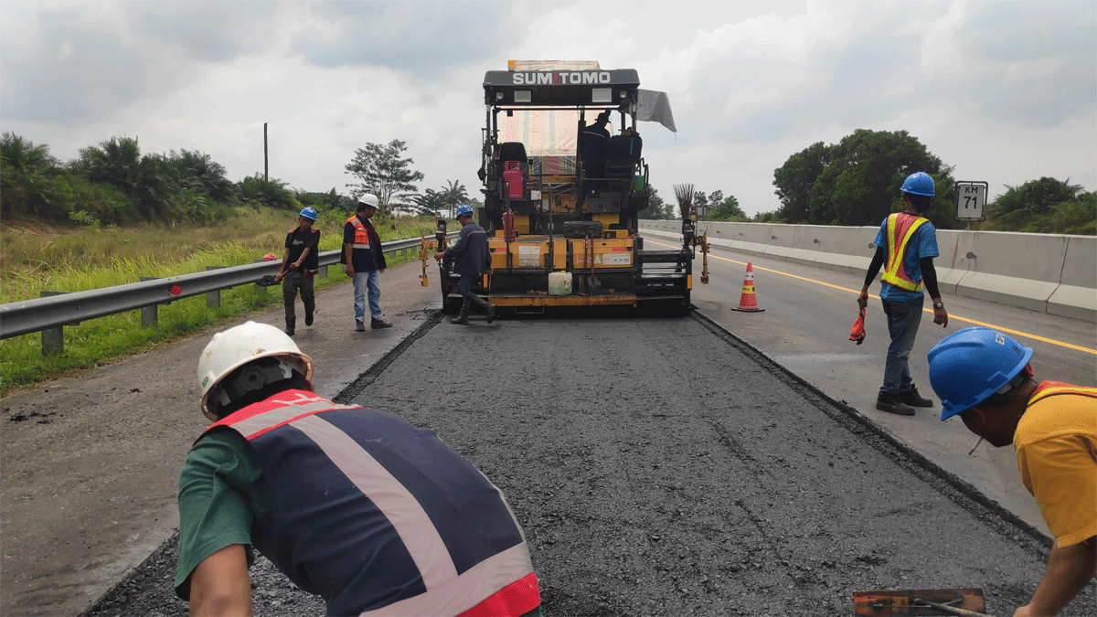 Perbaikan jalan rusak di Tol Permai. (Hutama Karya)