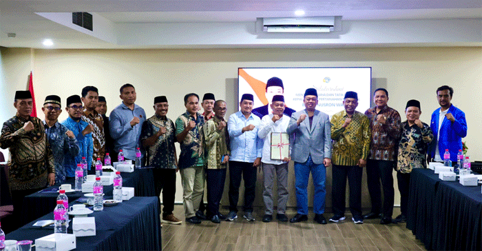 Menteri Nusron bersama tokoh agama.