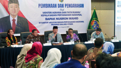 Menteri Agraria dan Tata Ruang/Kepala Badan Pertanahan Nasional (ATR/BPN), Nusron Wahid, memberikan pembinaan kepada jajaran Kantor Wilayah (Kanwil) BPN Provinsi Maluku Utara, di Kota Ternate, Sabtu (23/8/2025).