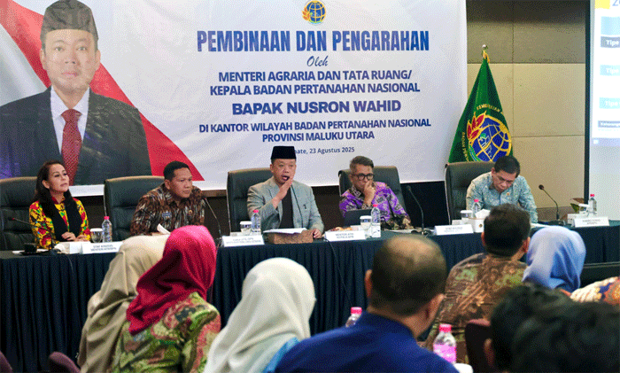 Menteri Agraria dan Tata Ruang/Kepala Badan Pertanahan Nasional (ATR/BPN), Nusron Wahid, memberikan pembinaan kepada jajaran Kantor Wilayah (Kanwil) BPN Provinsi Maluku Utara, di Kota Ternate, Sabtu (23/8/2025).