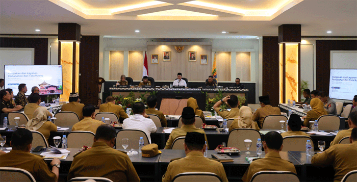 Menteri NUsron Wahid rakor bersama kepala daerah di Lampung.