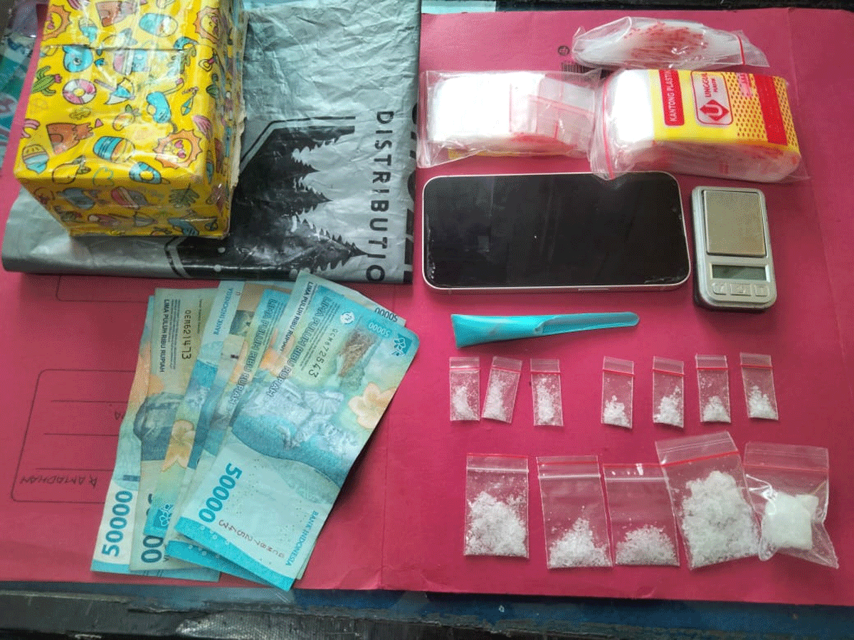 Barang bukti yang diamankan polisi.