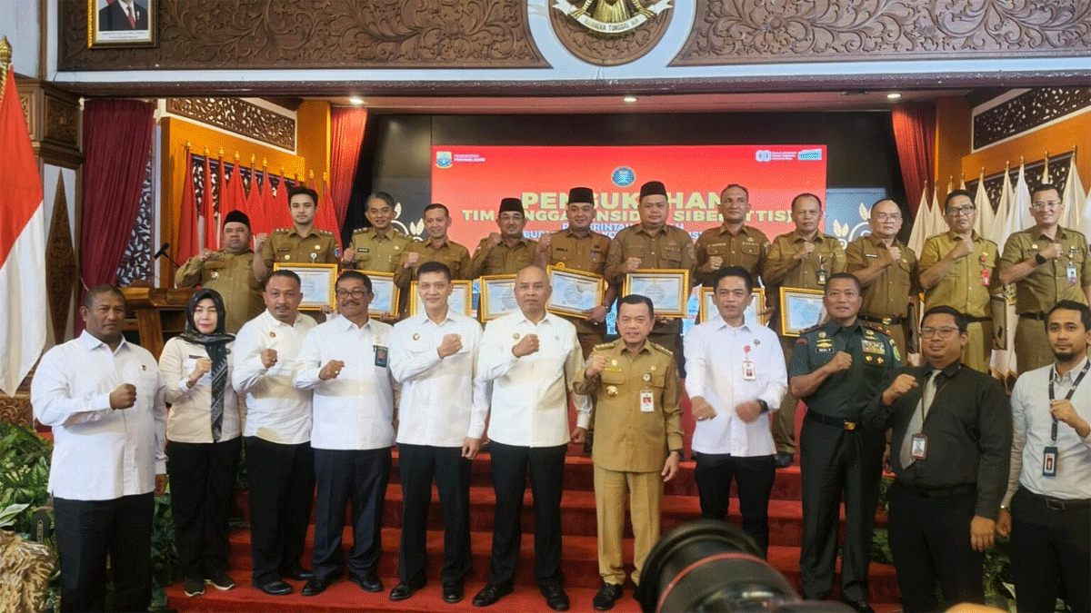 Foto bersama usai pengukuhan. (bungokab.go.id)