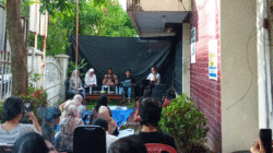 Diskusi masyarakat sipil di Padang.