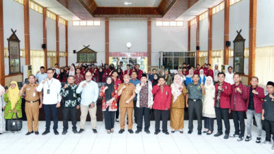 Bupati Dedy Putra bersama pengurus IMM. (bungokab.go.id)