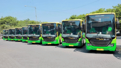 Bus Trans Jatim yang akan melayani penumpang dan memberikan kado naik bus gratis dalam rangka HUT RI.