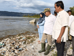 Sampah Menumpuk di Tepian Danau Singkarak, Masyarakat Tanah Datar dan Solok Diminta Jangan Buang Sampah ke Aliran Sungai