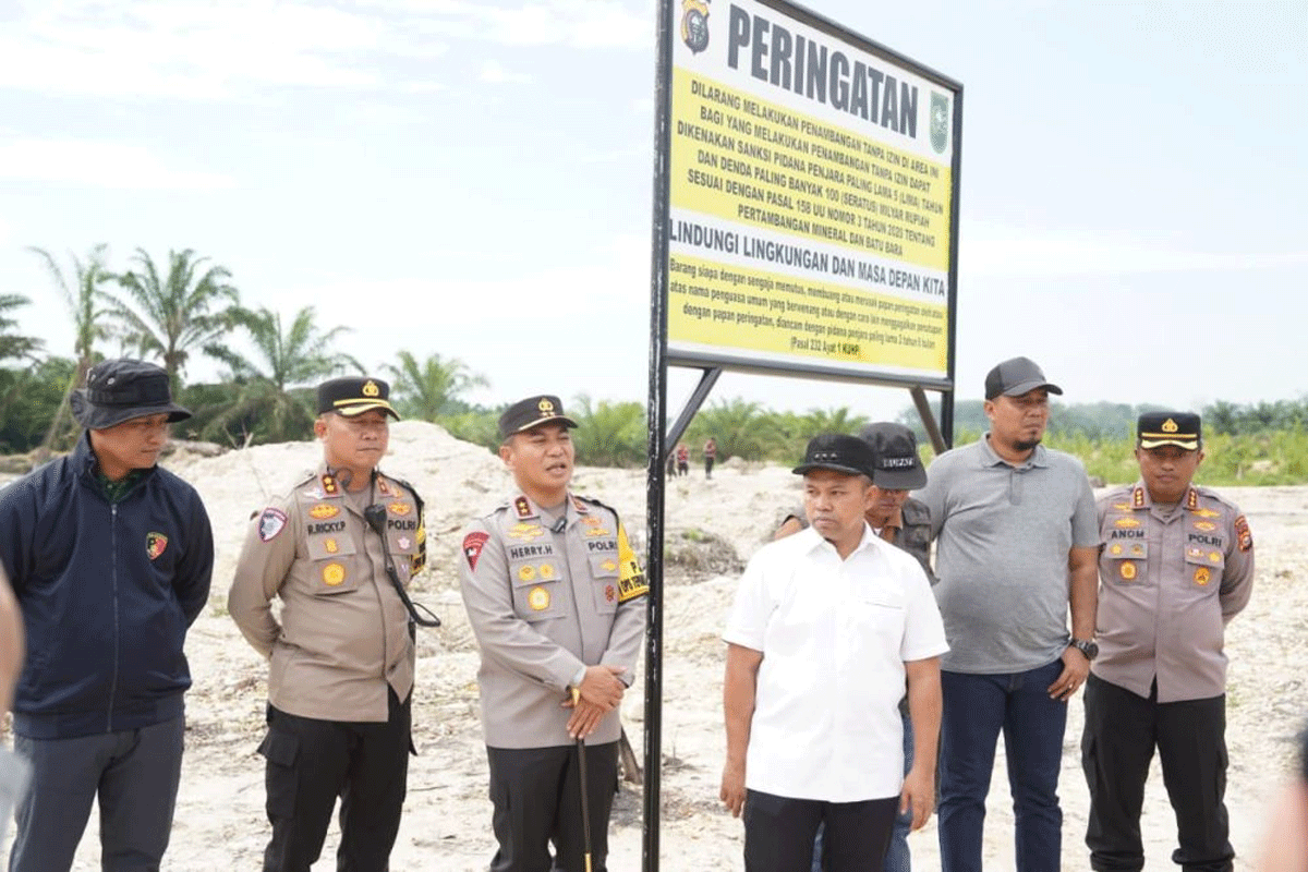 Penertiban tambang ilegal di Inhu. (riau.go.id)