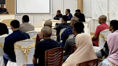 Bupati Kerinci dialog dengan warga.