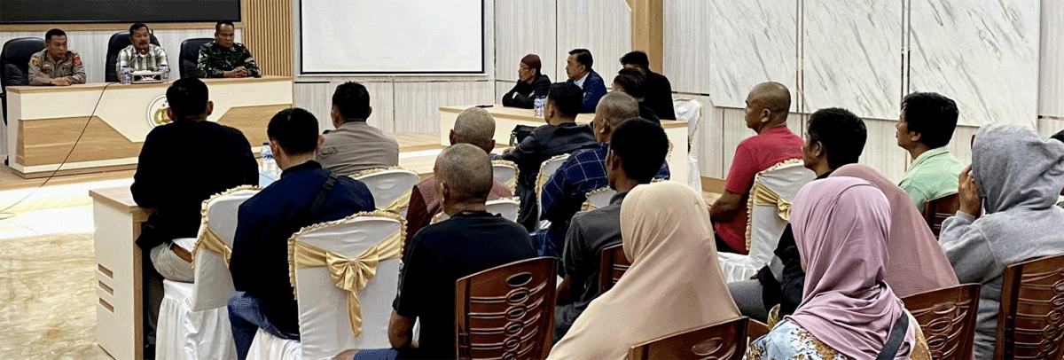 Bupati Kerinci dialog dengan warga.