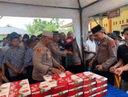 Jumat Berkah, Polsek Kamang Baru Bagikan 150 Nasi Kotak ke Jemaah Masjid Agung Al Madani