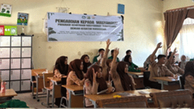 Pelajar serius ikuti edukasi yang diadakan mahasiswa KKN Unand.