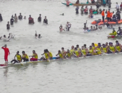 Bintang Emas Cahaya Intan 2023 Juara Pacu Jalur di Tepian Narosa