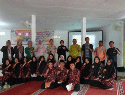 Mahasiswa KKN Unand dan Universitas Baiturrahmah Sosialisasikan Bahaya Narkoba dan Pergaulan Bebas di Dua Sekolah di Lubuk Gadang
