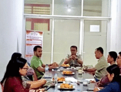 Insiden Pelemparan Skripsi di Universitas Nias Berakhir Damai, Mahasiswa dan Ketua Program Studi Saling Memaafkan