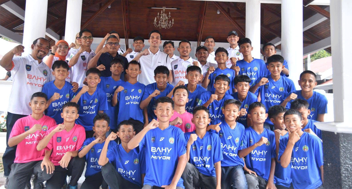 Foto bersama usai jamuan makan siang.