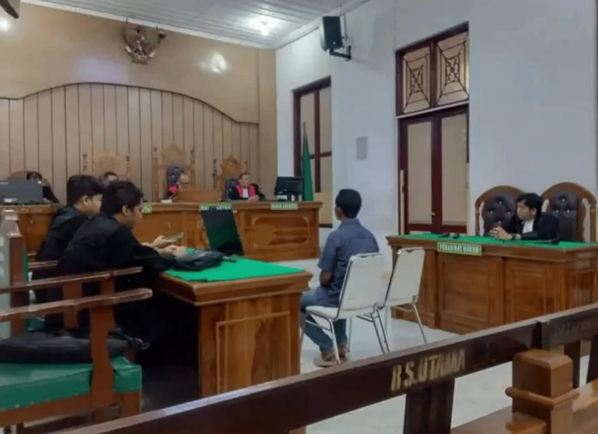 Mantan Kepala Desa Petuaran Hilir, Kabupaten Serdang Bedagai, Sumatera Utara, divonis tiga tahun penjara oleh majelis hakim Pengadilan Tindak Pidana Korupsi (Tipikor) pada Pengadilan Negeri (PN) Medan.