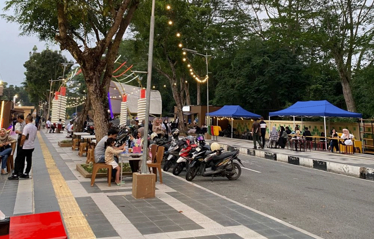 Tempat Nongkrong Baru, Taman Labuai City Walk Diserbu Warga Pekanbaru 1 Warga ramai di Taman Labuai, Pekanbaru. (riau.go.id)