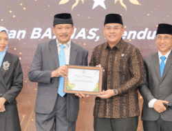 Wamen Ossy Terima Penghargaan Baznas Award 2025
