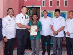 Menko AHY Serahkan Sertipikat Tanah untuk Rakyat di Bengkulu
