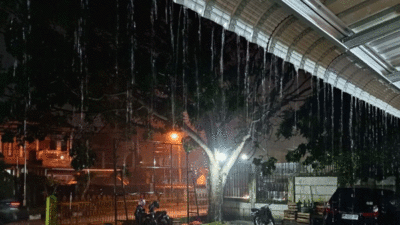 Hujan turun di malam hari. (riau.go.id)