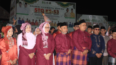 Bupati Dedy Putra didampingi Wakil Bupati Tri Wahyu Hidayat serta unsur Forum Koordinasi Pimpinan Daerah (Forkopimda) membuka Seleksi Tilawatil Qur'an (STQ) ke-2 Tingkat Kabupaten Bungo. Pembukaan berlangsung di Kecamatan Tanah Sepenggal, Senin (8/9/2025) malam. (bungokab.go.id)