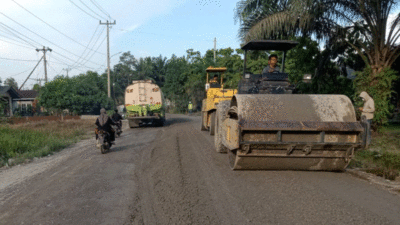 Perbaikan jalan di Riau. (riau.go.id)