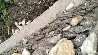 Pekerjaan proyek yang disorot warga.