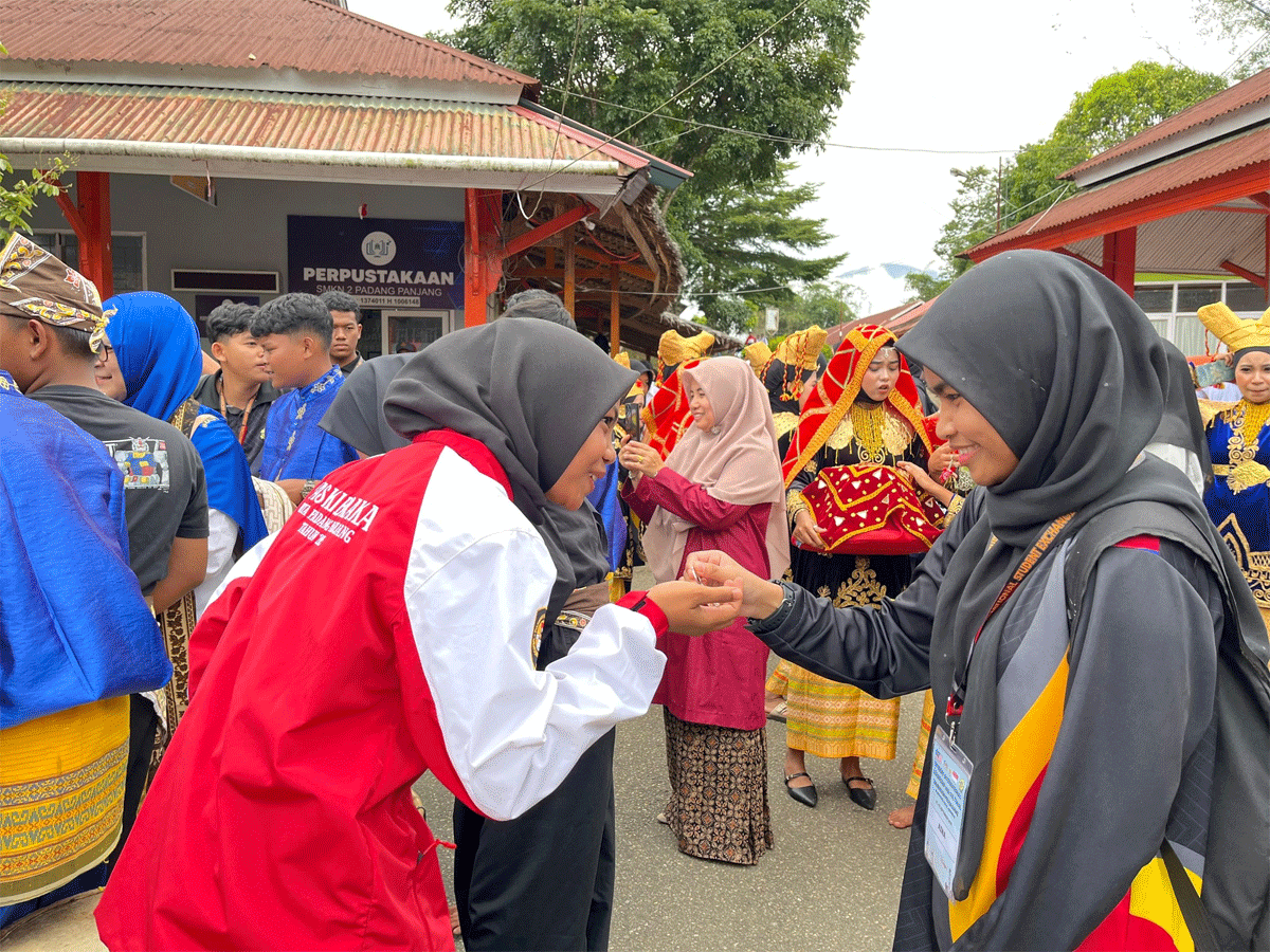 SMK Negeri 2 Padang Panjang menerima kunjungan 37 siswa dari Sekolah Menengah Teknik Terengganu, Malaysia, Jumat (12/9/2025).