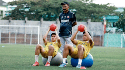 Pemain Madura United latihan jelang laga BRI Super League. (ileague.id)
