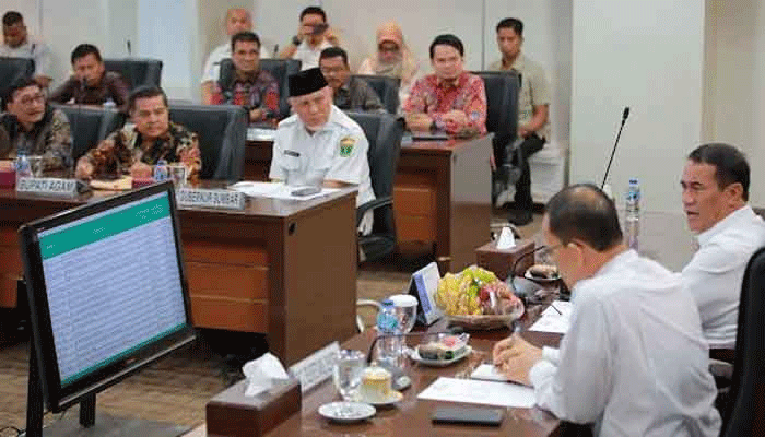 Gubernur Mahyeldi bersama rombongan melakukan pertemuan dengan Menteri Pertanian, Amran Sulaiman. (Biro Adpim)