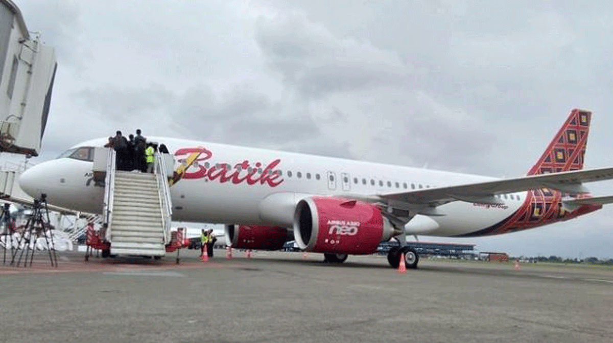 Lima Bandara Tersibuk di Sumatera, Nomor Lima Ramai Dikunjungi Warga Malaysia dan Singapura 1 Pesawat di Bandara Internasional Kualanamu, Sumatera Utara. (lensakini.com)