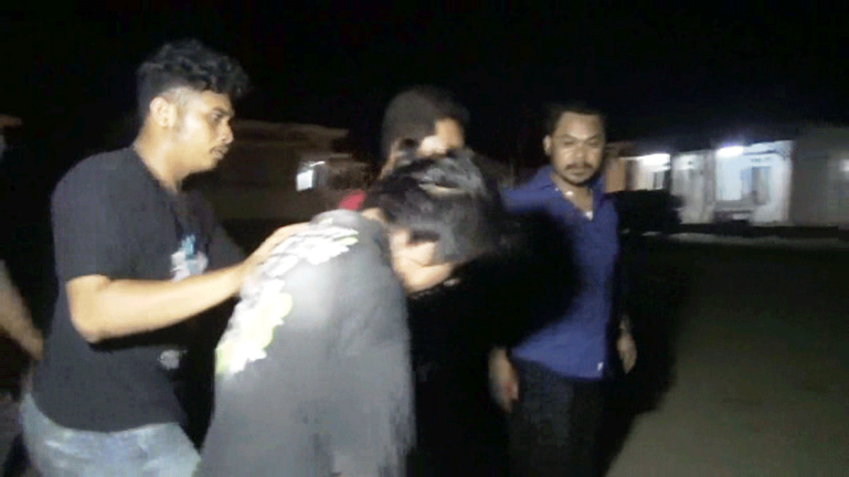 Tim Lupak Satresnarkoba Polres Dharmasraya Amankan Tiga Terduga Pengedar Sabu 1 Polisi amankan salah seorang dari tiga terduga pelaku pengedar narkoba.