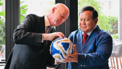 Prabowo dan Presiden FIFA. ([pssi)