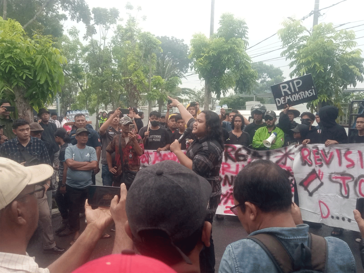 Aksi damai di DPRD Serdang Bedagai.