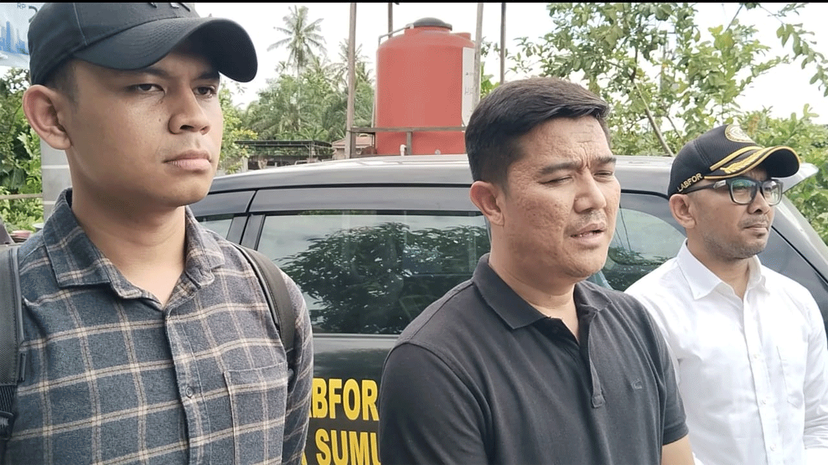 Tim Labfor Polda Sumut dan jajaran Reskrim Polres Sergai berikan keterangan kepada wartawan di TKP.