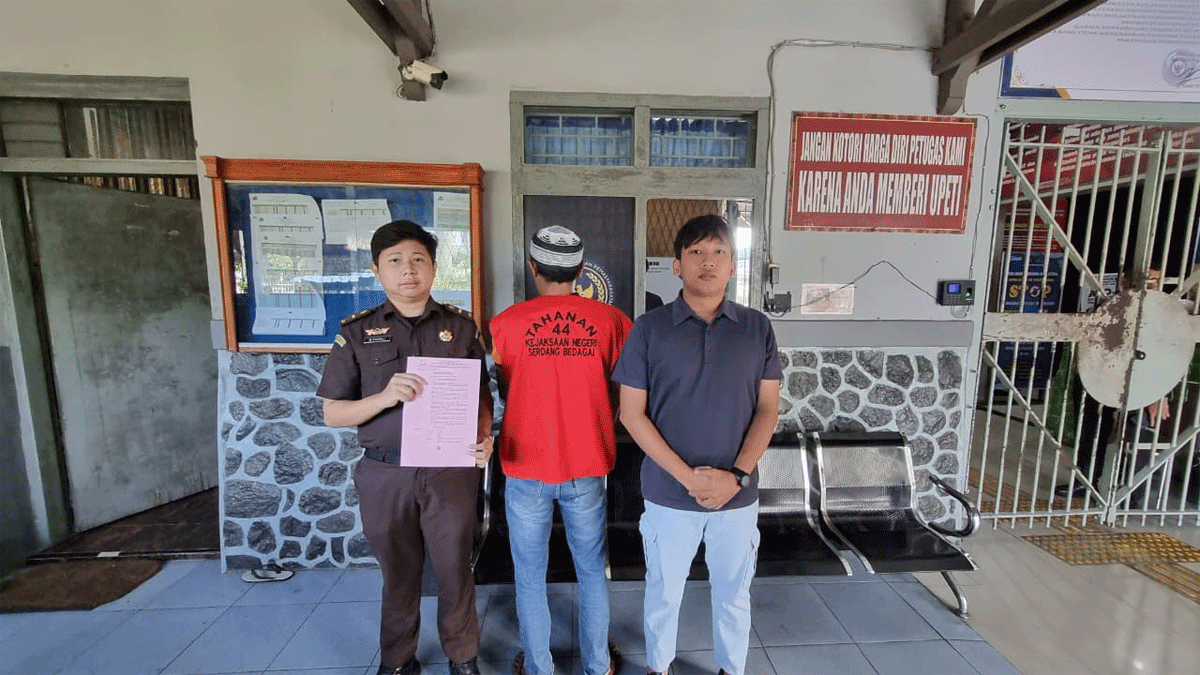 Tersangka dugaan korups yang ditahan jaksa.