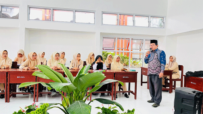 Pusat Informasi dan Konseling Remaja (PIK-R) DeJaVu SMAN 2 Padang Panjang kembali mendapat apresiasi. Kali ini, SMAN 10 Padang menjadikan organisasi ini sebagai tujuan kunjungan studi tiru, Rabu (3/9/2025).