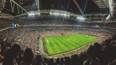 Pertandingan sepak bola di Eropa.