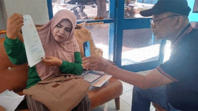 Anike berikan keterangan di PWI Sumbar.