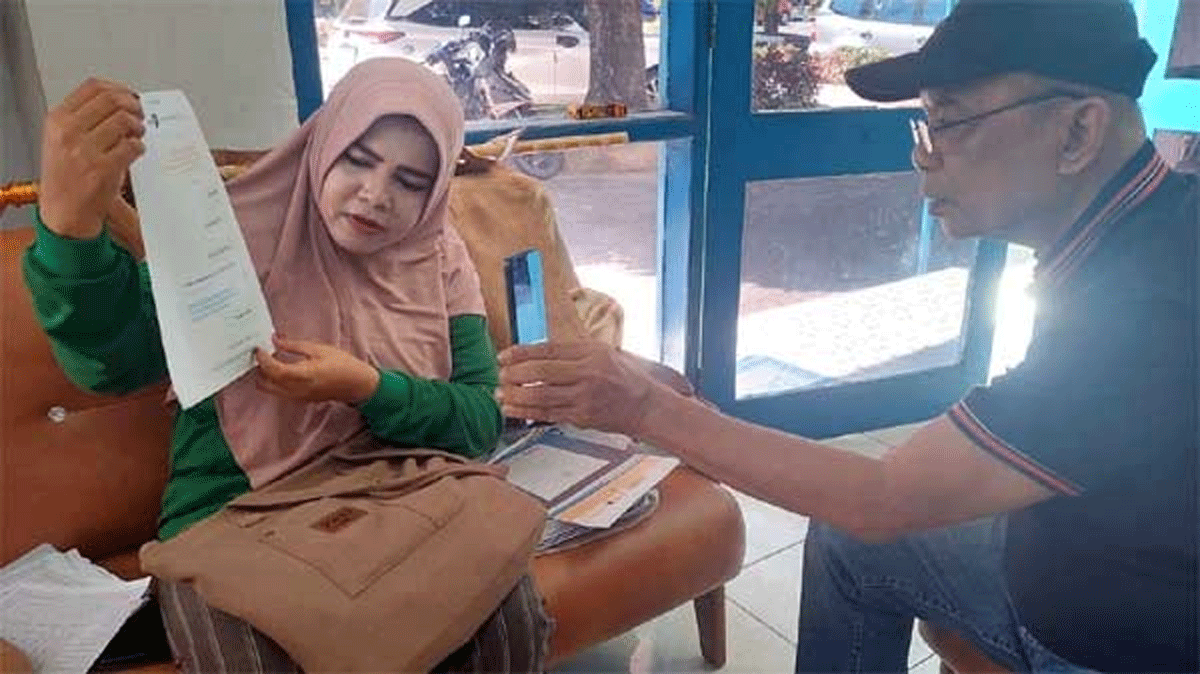Diberhentikan Jadi ASN Kecamatan Pulau Punjung, Anike: Apa Salah Saya? 1 Anike berikan keterangan di PWI Sumbar.