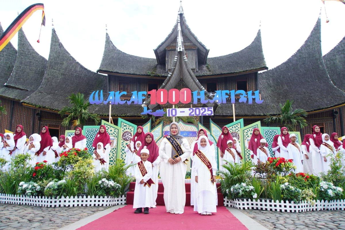 Program Satu Rumah Satu Hafizh Sudah Lahirkan 20.000 Anak Penghafal Quran di Tanah Datar 1 Foto bersama. (prokopim)