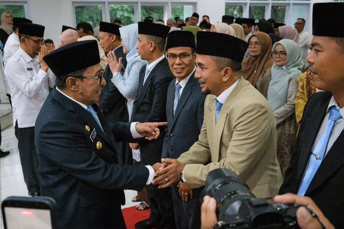 Bupati Tanah Datar Lantik 34 Pejabat Manajerial, Ini Daftar Namanya 1 Ucapan selamat pada pejabat yang dilantik. (prokopim)