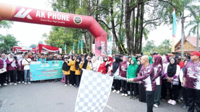 Bupati lepas peserta jalan santai.