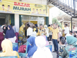 Partai Golkar Bagikan 500 Paket Sembako di Payakumbuh, Pasar Murah Diserbu Warga